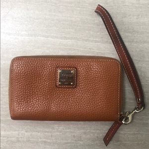 Dooney & Bourke Wristlet Pebble Grain Zip Around